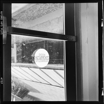 automatic doors opening Unsplash. https://unsplash.com/photos/a-black-and-white-photo-of-a-window-with-a-sign-on-it-XvsI1yEB3yg
.<br><audio controls src='audio/doorsopening10.mp3'></audio>